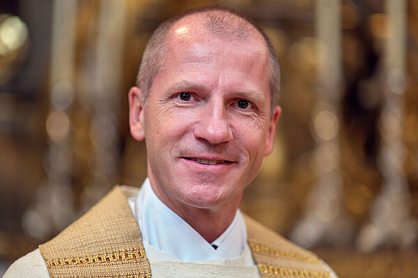 Regensburger Stadtdekan Roman Gerl im Portrait.